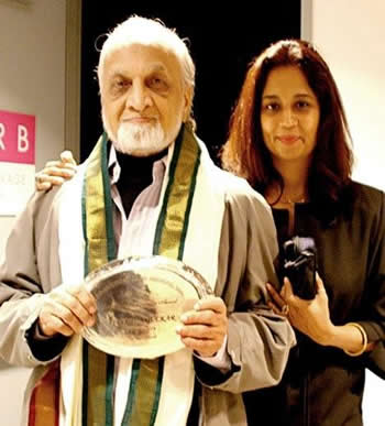 Vijay Tendulkar with his daughter Tanuja